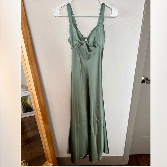 White Fox Midi Dress Sage - Picture 3 of 6